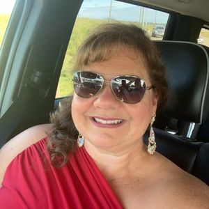 Meet your Posher, Sandra